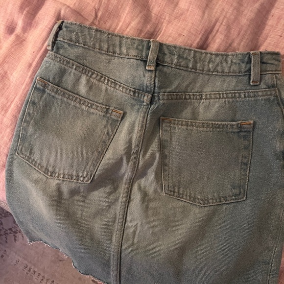 H&M light wash denim skirt - Picture 4 of 4